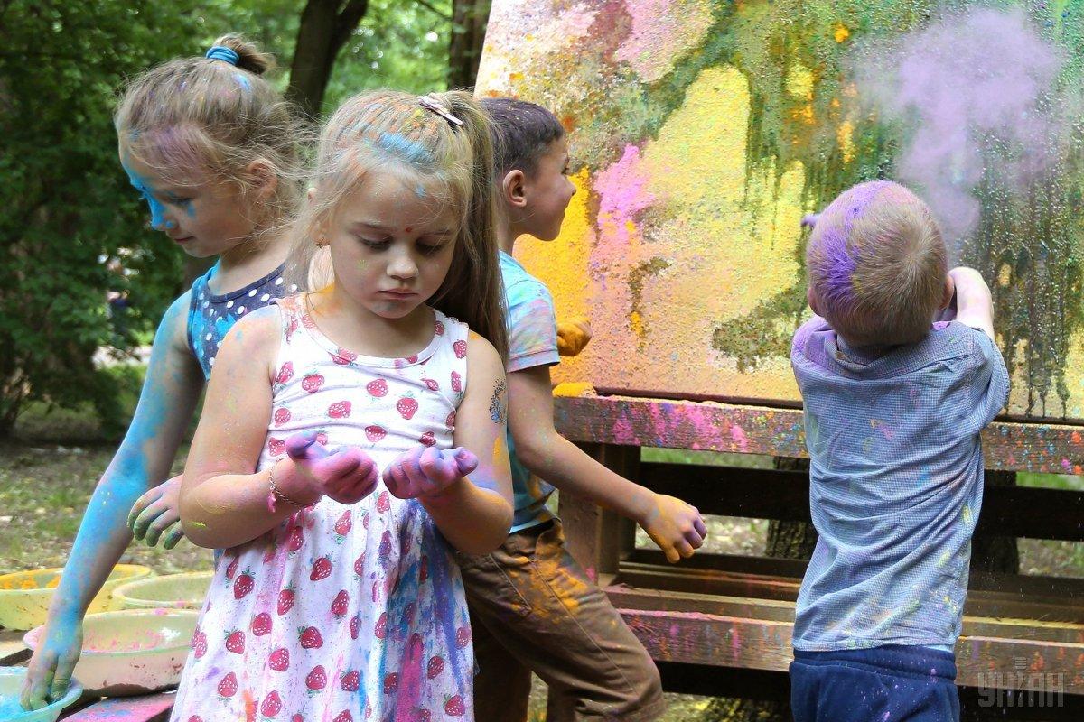 Щорічно 1 червня в Україні проводяться різні розважальні та соціальні заходи, присвячені дітям