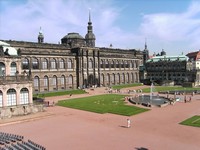 (Галерея Земпера і інші музейні будівлі також показані на нашому   плані комплексу Цвінгер в Дрездені   )