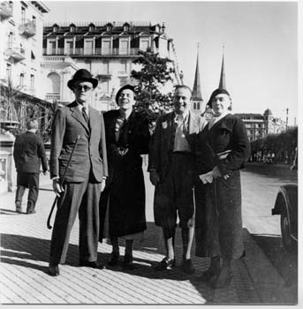 Джойс і Нора в Люцерні, 1935   Джойс під час поїздки до Цюріха 1938 г