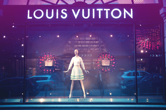 Зараз на його місці затишно розташувався магазин Louis Vuitton