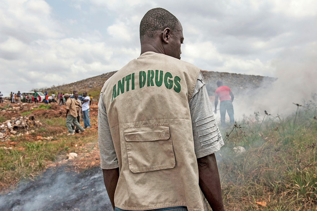 Знищення конфіскованих наркотиків співробітниками національної поліції по боротьбі з незаконним обігом наркотиків