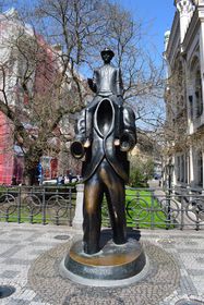 Скульптура Франца Кафки, фото: Катерина Сташевська   - Це вкрай цікава і, разом з тим, дивна скульптура