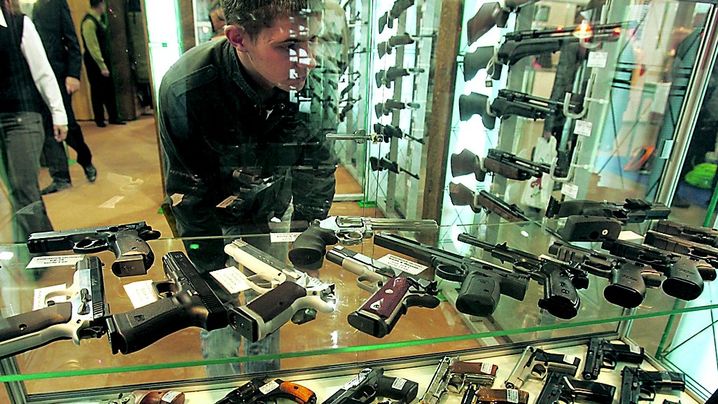 У збройових магазинах кажуть, що покупці цікавляться зброєю для самозахисту