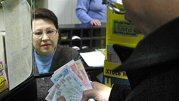 28 квітня 2017, 8:30 Переглядів:   Фото: Григорій Салай   Банківську карту можна зустріти в гаманці практично будь-якого українця