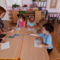 Колективна робота з дітьми другої групи раннього віку   Відомо, що дитяча творчість - явище унікальне