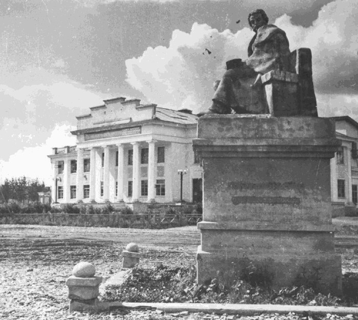 Миколі поставити пам'ятник Пушкіну в розростається містечку Чібью для наглядачів і вільнонайманих працівників (тепер це місто Ухта)