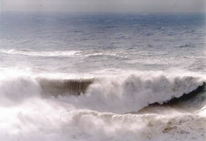Голос моря - це інфразвукові хвилі, що виникають над поверхнею моря при сильному вітрі, в результаті вихреобразования за гребенями хвиль