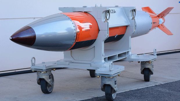 На думку російського експерта, можливість літаків-носіїв B61-12 базуватися на базах НАТО в Литві або Латвії фактично змінює статус цього ядерної зброї