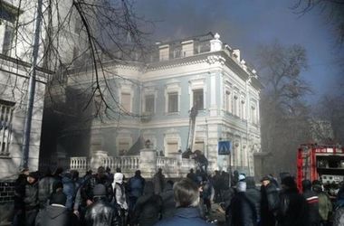 18 лютого 2014 року, 19:47 Переглядів:   Сьогодні протестувальники атакували офіс Партії регіонів