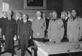 Мюнхенська угода, фото: Bundesarchiv 183-R69173 / CC-BY-SA   «Все суспільство бачить цю масштабну спробу розкладання внутрішньої політичної структури нашої держави