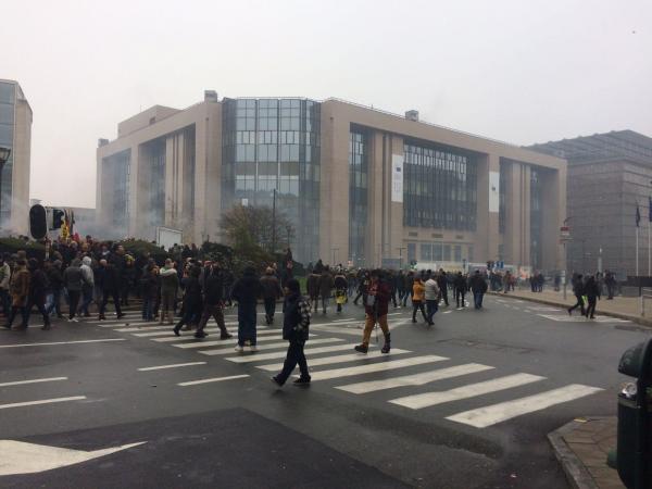 У Брюсселі в ході багатотисячної акції протесту проти міграційного пакту ООН були затримані 90 найбільш агресивних демонстрантів