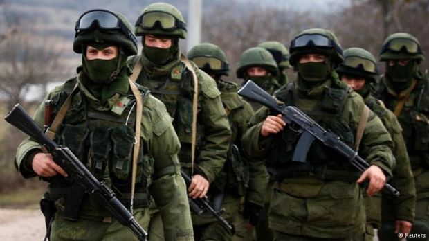 За словами Турчинова, Росія тримає на кордоні з Україною підрозділи, які мають наступальну зброю, що аж ніяк не можна пояснити питаннями оборони