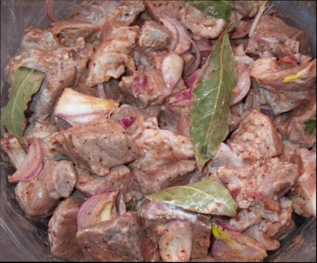 Найсмачніший маринад для шашлику зі свинини, щоб м'ясо вийшло м'яким і соковитим