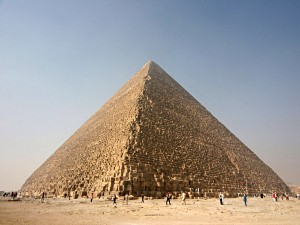 Найбільша була побудована для фараона Хеопса