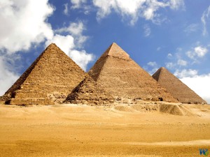 Третьою великою пірамідою є піраміда Мікеріна