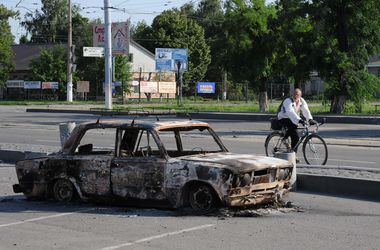 16 липня 2014 року, 10:20 Переглядів:   Вулиця в Луганську після обстрілу