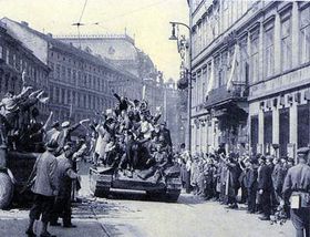 Червона армія в Празі, травень 1945 р   - Тобто Червона армія, по суті, воювала в Празі з неорганізованими німецькими частинами, які діяли, так скажімо, самі по собі