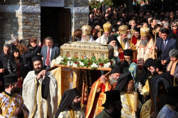 У понеділок з РВПС з   Афона   прибув ігумен монастиря   Ватопед   архімандрит Єфрем, який відслужив Всенічне бдіння за афонським чину
