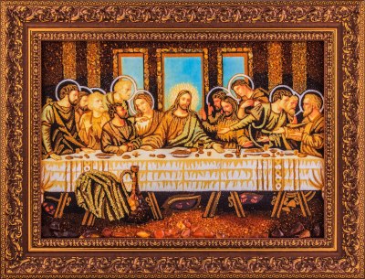 Коли проходила вечеря, Ісус розповів своїм учням, що є серед них той, хто скоро зрадить Його, що викликало їх здивування, вони стали сумні, страх скував їх