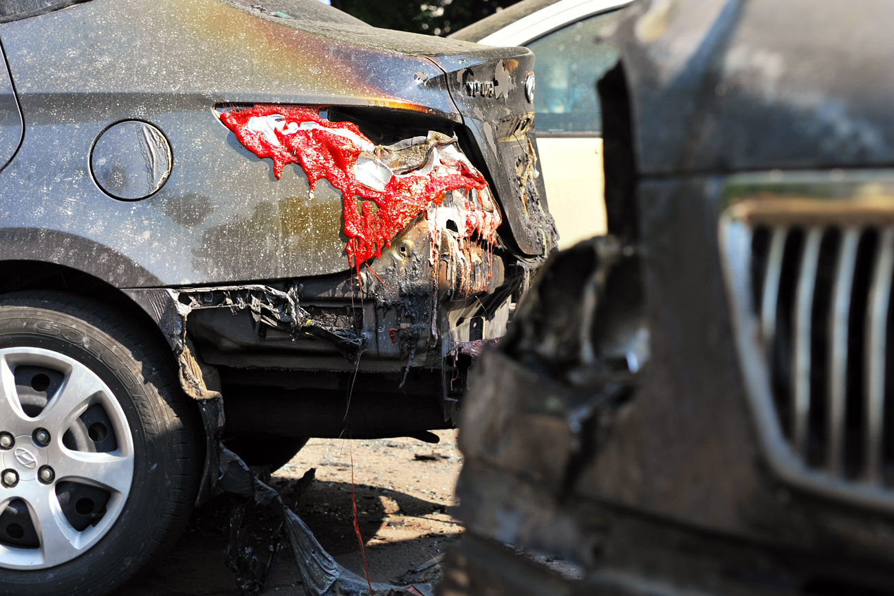 Постраждали задні частини автомобілів, які були припарковані біля обласної лікарні