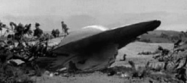 Зокрема в Розуеллі в США дійсно в 1947 році зазнав аварії інопланетний корабель, проте військові і спецслужби швидко «замели сліди»