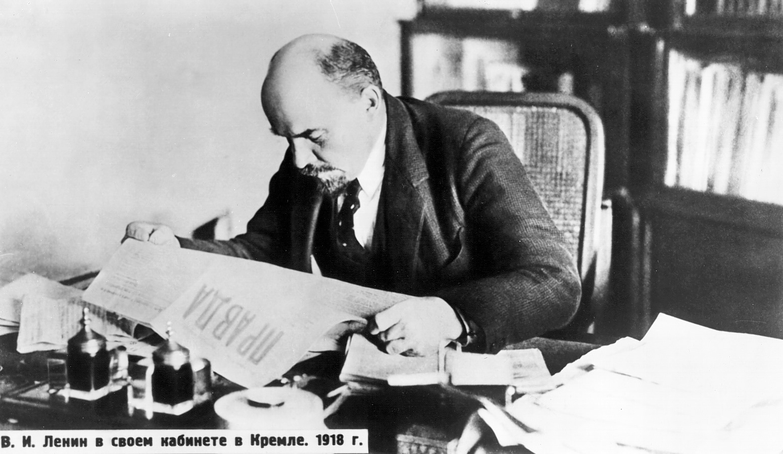 За 124 дні «Смольнинський періоду» Ленін написав понад 110 статей, проектів декретів і резолюцій, виголосив понад 70 доповідей і промов, написав близько 120 листів, телеграм і записок, брав участь у редагуванні більш ніж 40 державних і партійних документів