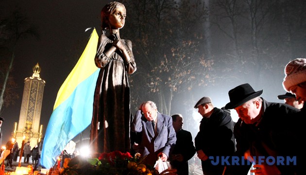Публічний захід, яке триватиме щодня в іншому місті, в іншій країні, завершиться в Києві, 24 нояб  я 2018 року, на День пам'яті жертв Голодомору , - йдеться в повідомленні