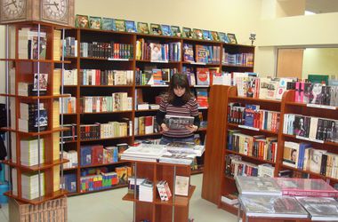 15 листопада 2014 року, 4:23 Переглядів:   Тепер люди купують більше книг в м'якій палітурці