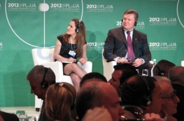 28 січня 2011, 19:03 Переглядів:   Американці Фрилянд (зліва) не сподобалася реклама українських жінок від Януковича