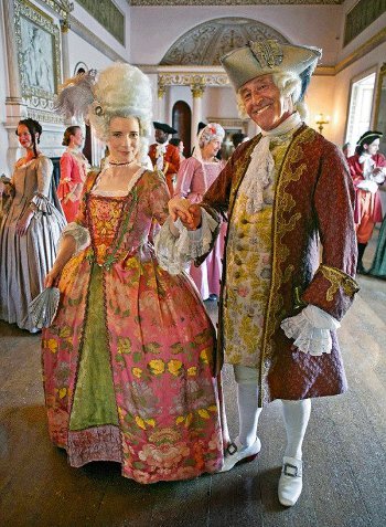 А до XVII-XVIII століть в нарядності, яскравості і різноманітності чоловічий гардероб мало відрізнявся від жіночого: