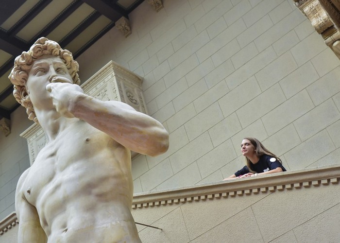 Висота скульптури - 5,17 метрів, а це більше звичайної людини в три рази