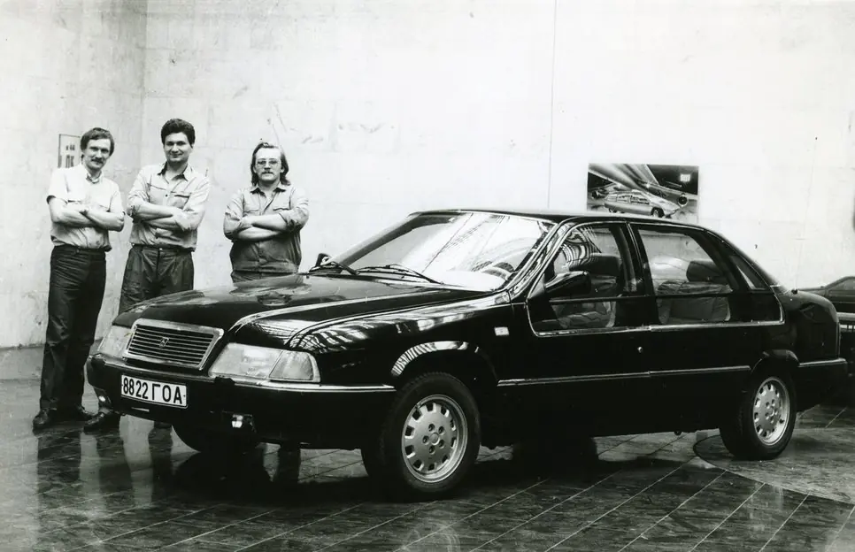 Показ перших ГАЗ-3105 в Кремлі відбувся в той день, коли Єльцин публічно поклав на стіл свій партквиток (11 липня 1990 року - прим