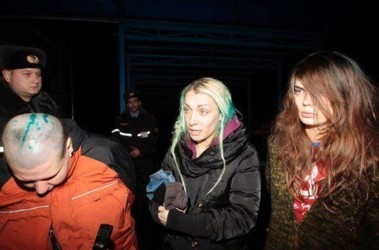 22 грудня 2011, 7:24 Переглядів:   Після того як відійдуть від побоїв, активістки знову хочуть в Білорусь, фото зі сторінки Femen в Facebook
