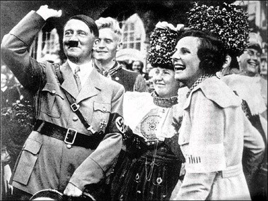 До повіям Гітлер ставився вкрай негативно, але незабаром одна з молодих, але досвідчених дам, ім'я якої залишилося невідомим, затягла фюрера в ліжко і багато чому навчила