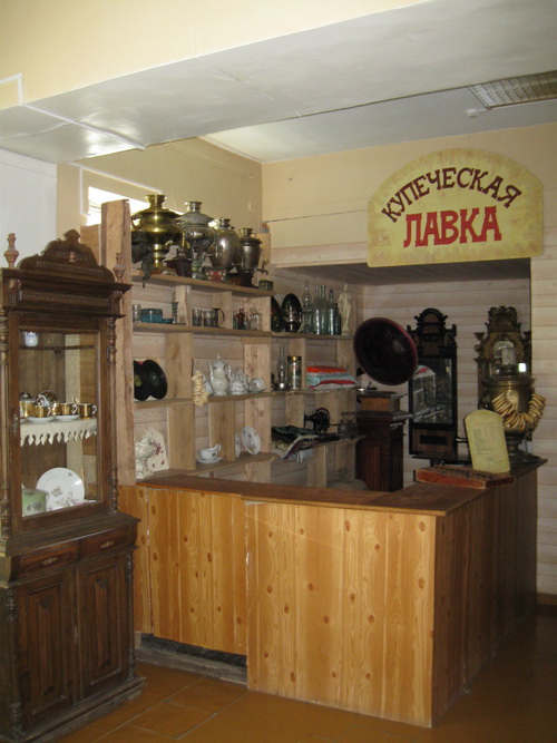 Деякі відомості про Шовковичному виробництві включені в експозицію