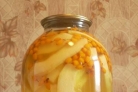 Рецепт приготування компоту з білого наливу на зиму на трилітрову банку сподобається всім любителям цих ранніх кисло-солодких яблучок