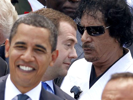 Фрік на бочці нафти в африканській пустелі влаштовував більшість світових політиків   Ще недавно Муаммар Каддафі був цілком рукопожатних світовим лідером