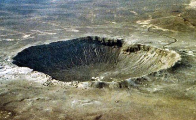 Причина появи цього кратера невідома, але розміри просто вражають - природний об'єкт, виявлений в 1978 році на півострові Юкатан, має діаметр близько 180 кілометрів