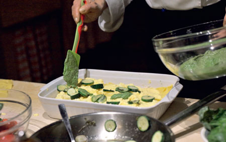 соус песто   тертий пармезан - жменя   горішки пінії або кедрові   зелений базилік і свіжий орегано - по 1 гілочці   часник - 1 зубчик   оливкова олія