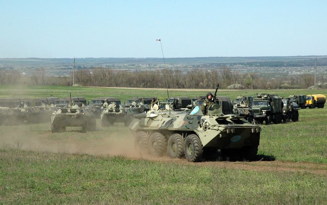 У Ростовській і Білгородській областях знову посилилася армійське угрупування, Міноборони Росії передумало відводити свої війська від кордону з Україною через посилення активності НАТО
