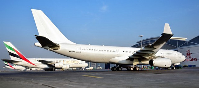 Авіакомпанія Emirates (ОАЕ) вивела з експлуатації останні літаки Airbus A330-200 і A340-300, і тепер її пасажирські перевезення здійснюються з використанням   тільки двох типів   повітряних суден - Airbus A380 і Boeing 777