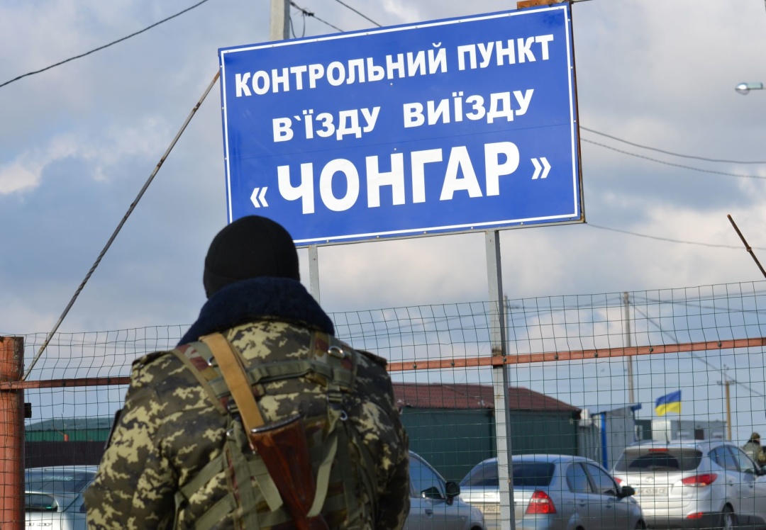 Іноземці, які на законних підставах в'їхали в тимчасово окупований Криму, будуть пропущені на материкову Україну через адміністративний кордон, - пояснив Демченко