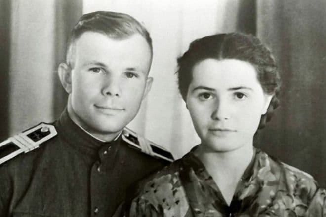 У 1957 році Юрій Гагарін одружився на Валентині Горячевою, співробітниці Медичного управління при Центрі управління польотами