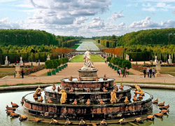 Перебуваючи в Версалі можна не помітивши витратити цілий день на прогулянку по прекрасному Версальським парком (Park de Versailles) (час відвідування: щодня з 7 години ранку і до темряви; вхід безкоштовний)