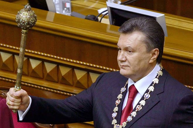 Головою «Партії регіонів» був призначений   Микола Азаров