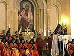 Главою Вірменської Апостольської Церкви є Верховний Патріарх і Католікос всіх вірмен (в даний час - Гарегін II), чия постійна резиденція знаходиться в Ечміадзіні