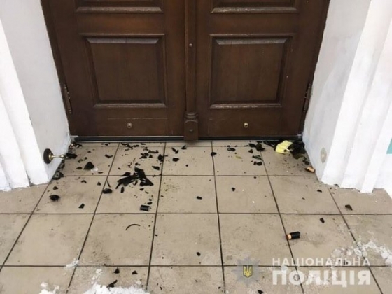 15 листопада 2018 12:46 307   Сьогодні вранці в будівлю Андріївської церкви в Києві невідомі кидали коктейлі Молотова