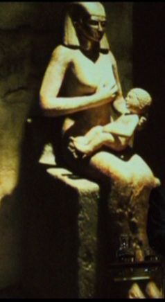 Ісіда з немовлям Хором, яку попи оголосили богородицею