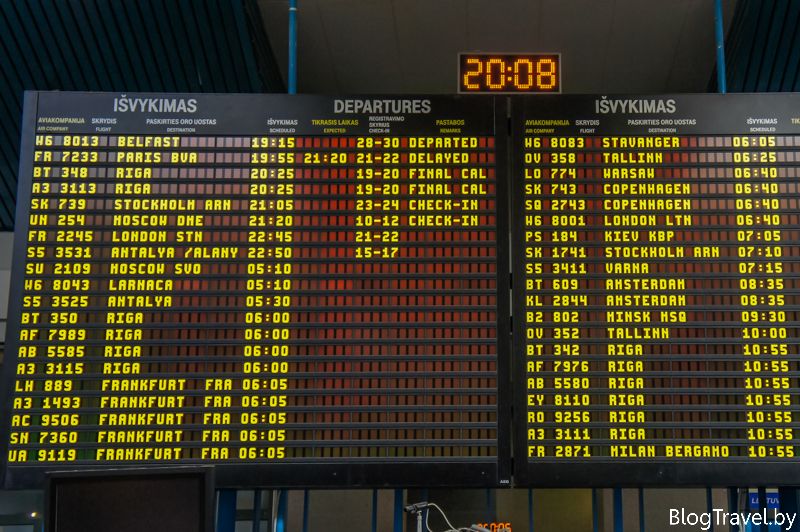 У терміналі вильоту розташовується величезна табло з розкладом авіарейсів, на якому можна без зусиль знайти свій рейс і ознайомиться з іншими авіарейсами