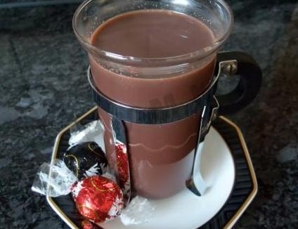У чашці какао міститься 5 мг кофеїну, але жиру там не більше 0,3 г, хоча напій дає відчуття насичення